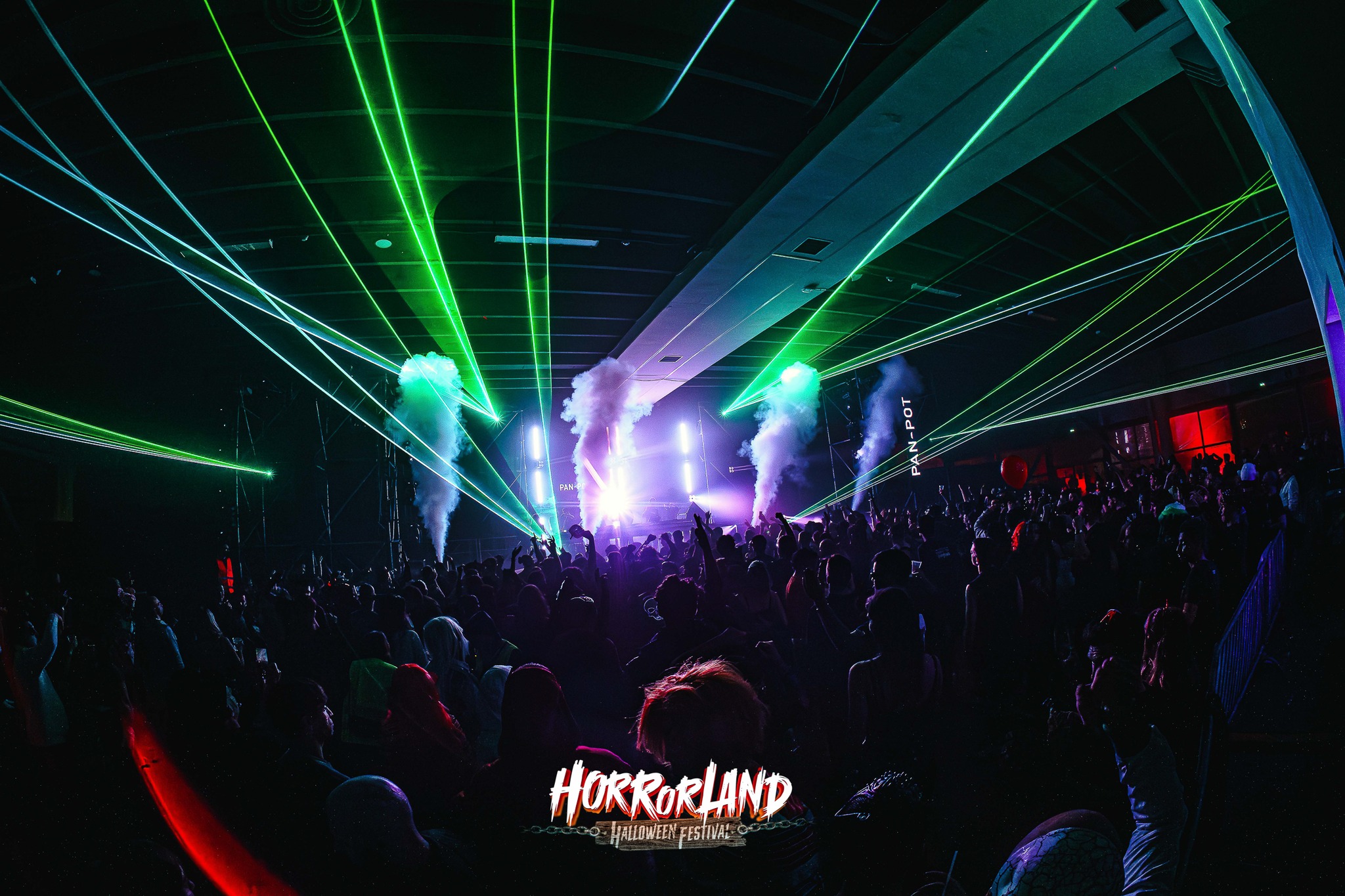 Pubblico e scenografie di Horrorland